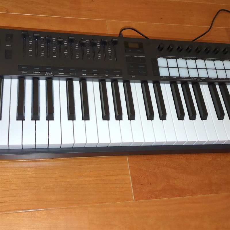 NOVATION Launchkey 49 MK4の画像